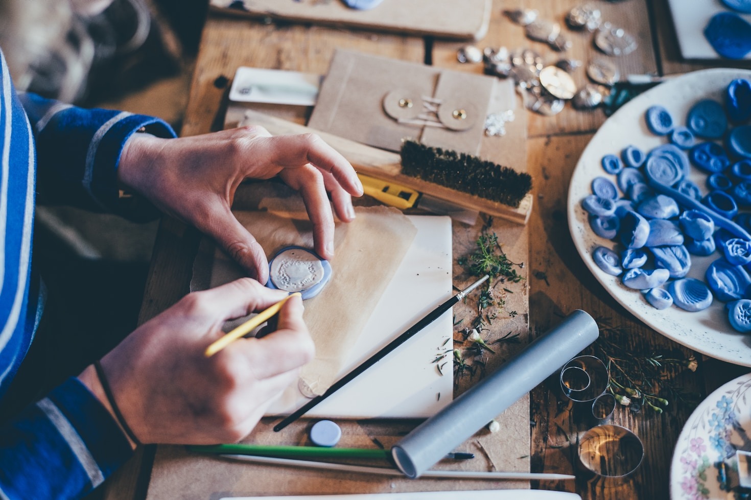 The Art of Balancing Creativity and Organization